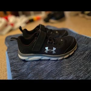 Boys Under Armour running shoes SZ 12K